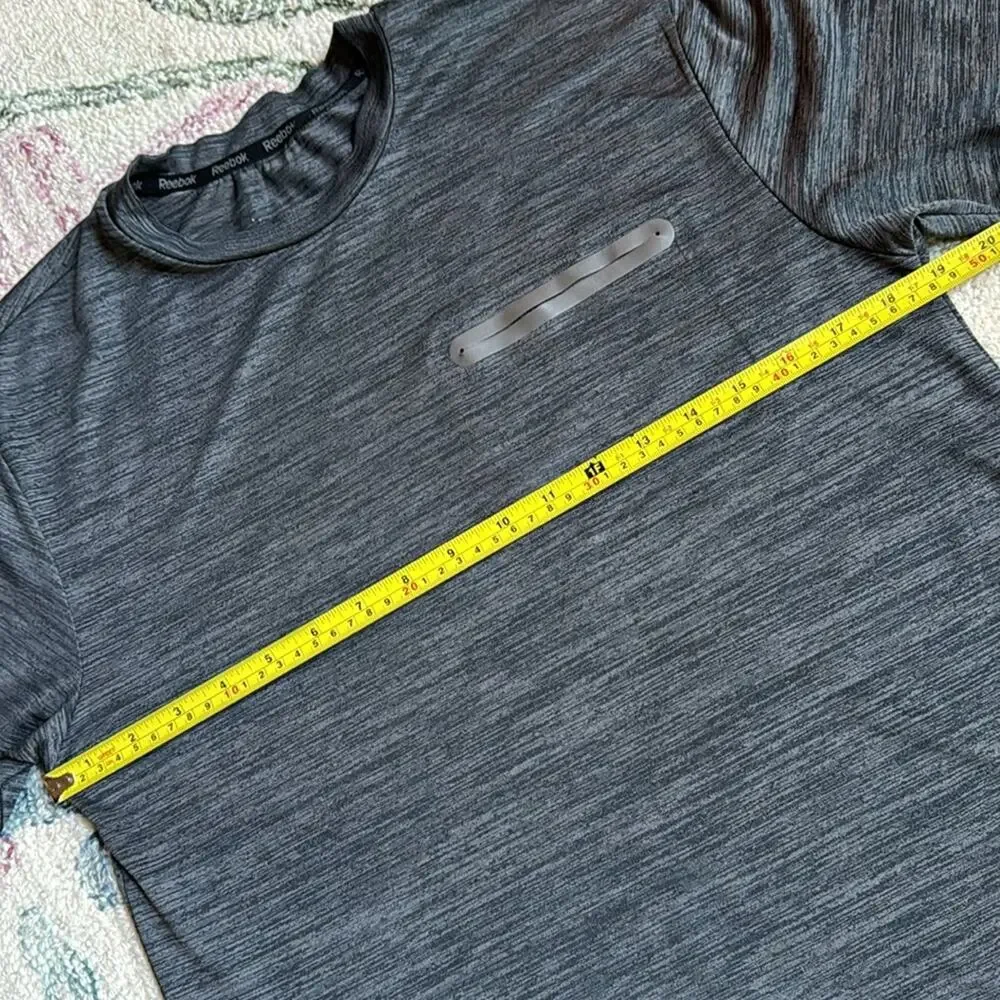 Men’s Reebok workout top - Picture 4 of 9